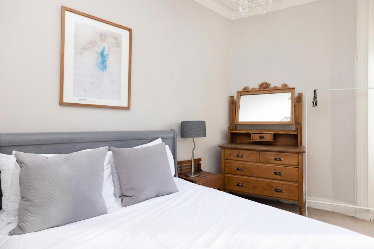 Joivy Old Town 1-Bed Apartment With Stunning Views Edimburgo Exterior foto