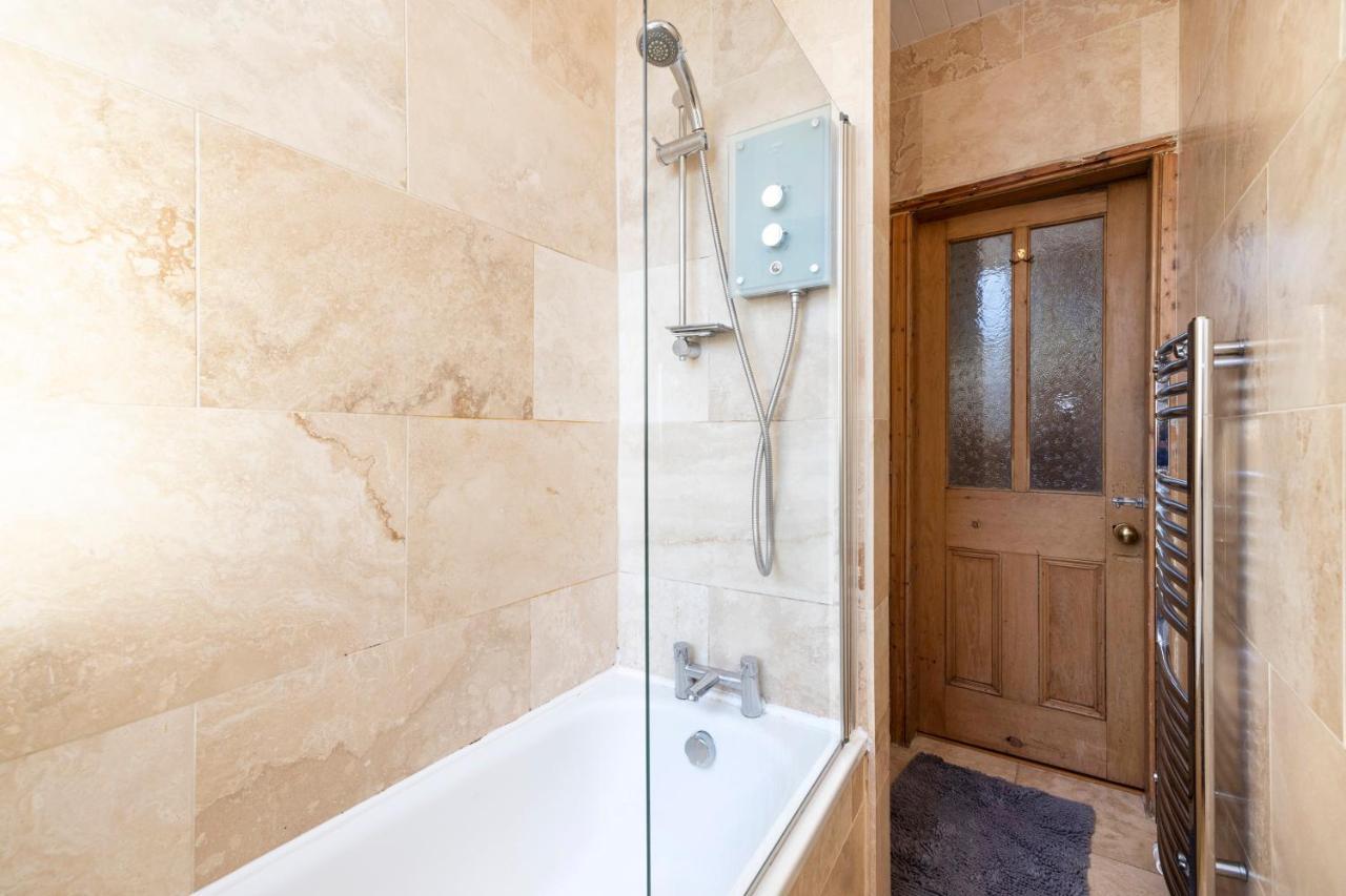 Joivy Old Town 1-Bed Apartment With Stunning Views Edimburgo Exterior foto