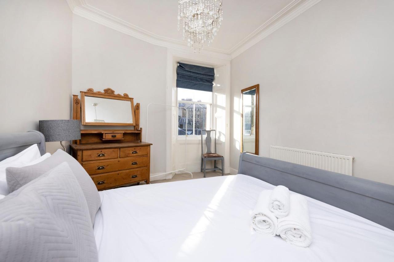 Joivy Old Town 1-Bed Apartment With Stunning Views Edimburgo Exterior foto